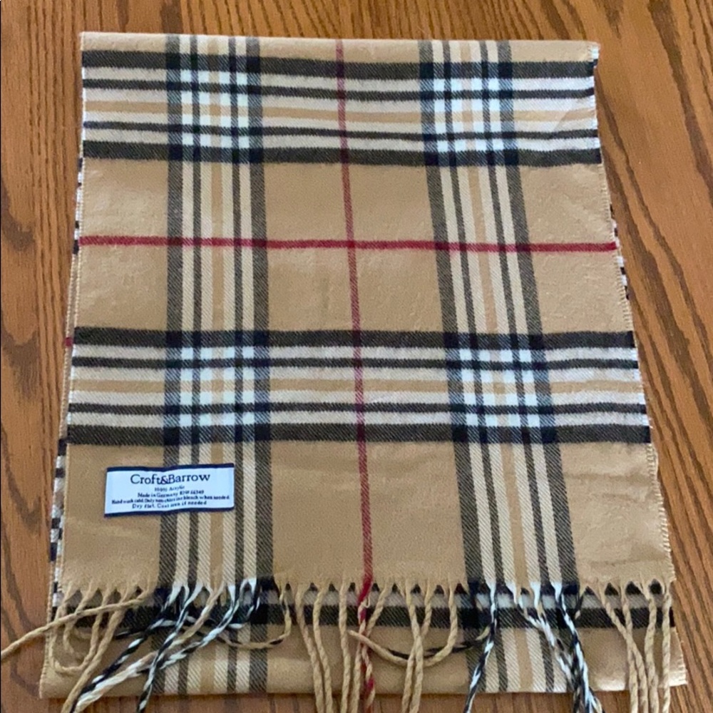 Plaid scarf** Bundle 5+ items and name your offer!!! 💖💞